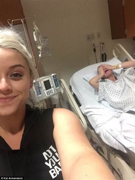 Texas Woman Takes Selfie With Sister Who Is Giving Birth Daily Mail