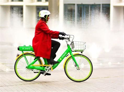 ride electric bike   rain   bike  wet easy  biking