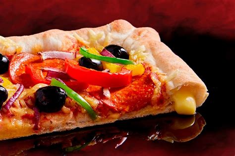 Pizza Hut Is Now Offering A Vegan Stuffed Crust Filled With Non Dairy