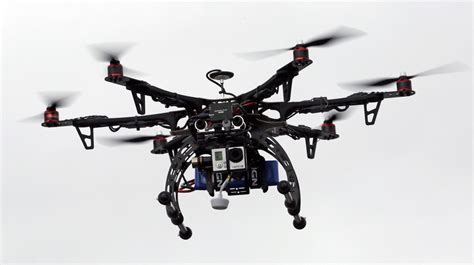 men  cited  flying  drone    restricted airspace  america quartz