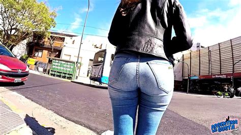 big ass big hips and cameltoe in jeans in public street