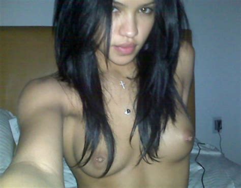 cassie ventura shows her fully nude vagina tits in leaked pics