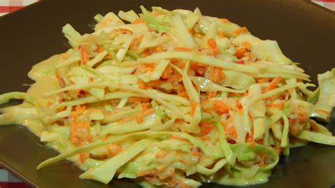 preparar una ensalada de repollo  zanahoria  rabanos asi de facil