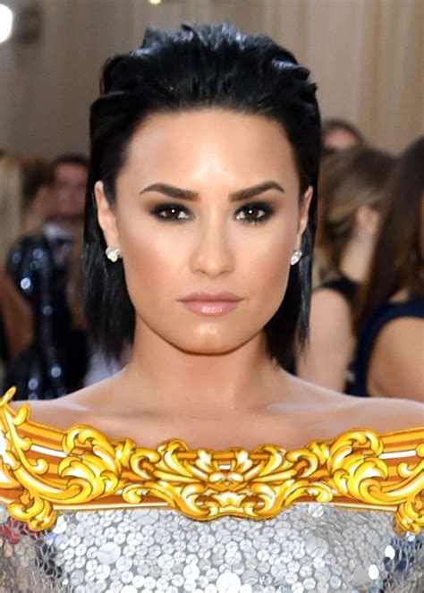 [photos] Demi Lovato’s Met Ball Hair And Makeup — Smolders
