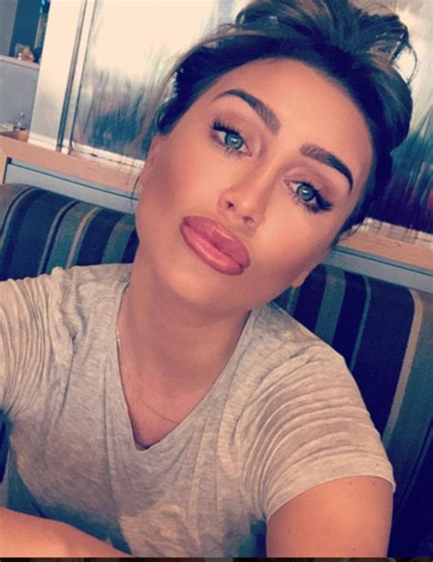 Towie S Lauren Goodger Flaunts Her Toned Abs And Legs In Instagram