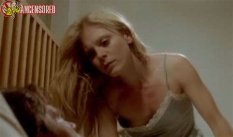naked emilia fox in things to do before you re 30