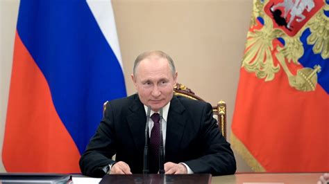 putin seeks to enshrine same sex marriage ban in russian