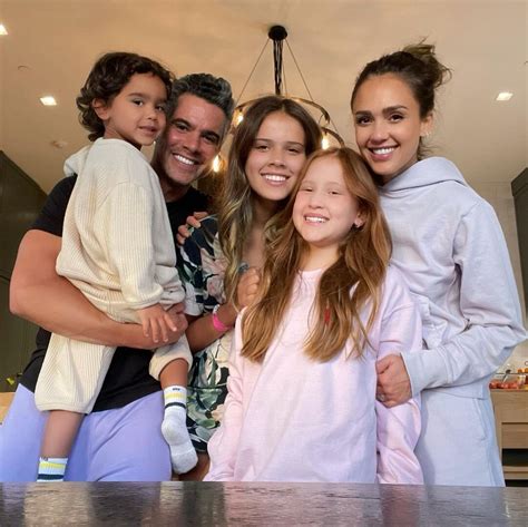 Jessica Alba And Daughter Honor 13 Are Twins In July 4 Video My