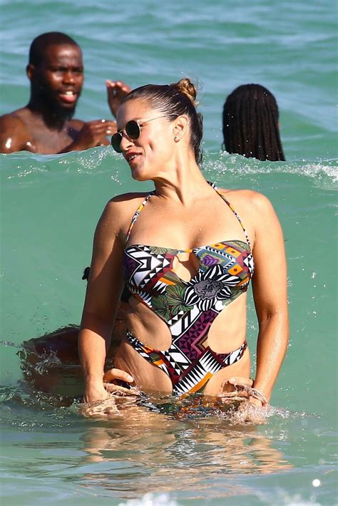 lola ponce in swimsuit beach in miami 08 05 2017