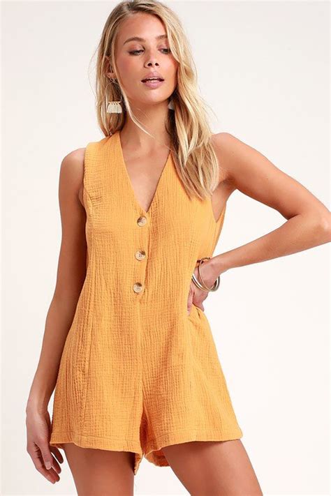 Marigold Yellow Clothes Are Oh So Trendy In 2019 Stylecaster