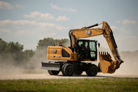 cat  wheeled excavator optimizes performance  efficiency   jobsite cea