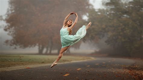 ballet dance photography ideas  outdoor photoshoot bidun art