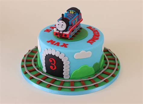 thomas  tank engine cake  train track fondant cakes birthday