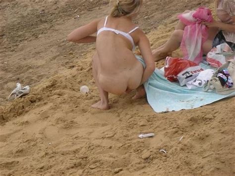 a 06 in gallery quick piss on the beach v picture 4 uploaded by voyeur red on