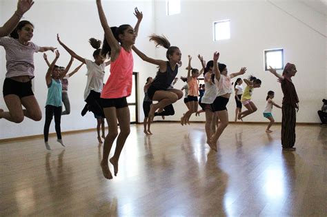 criancas  jovens de portimao voltam  ter escola de danca  verao