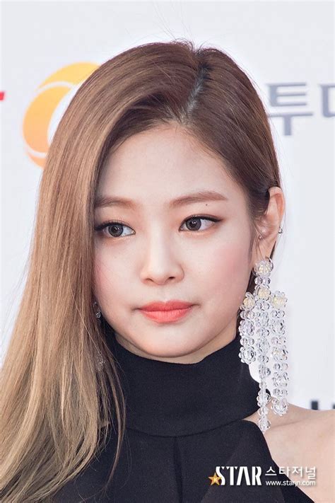 12 Times Blackpink`s Jennie Showed Off Her Fashion Through