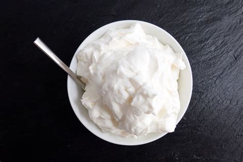 what is creme fraiche and how does it differ from sour cream