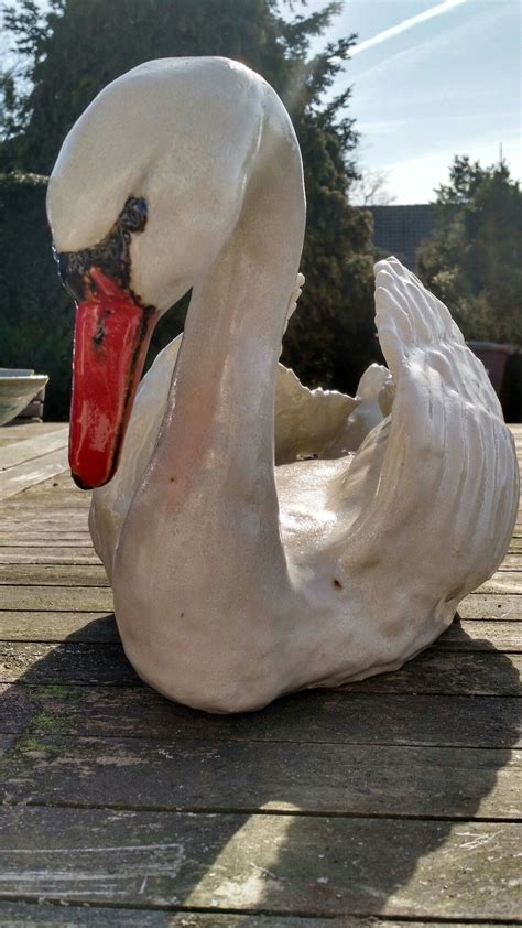 swan urn   tanja de rijk van der steen urne stenen