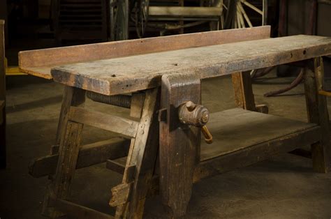 portable moravian workbench   woodwrights school