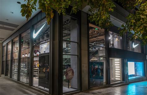 Nike Το ανανεωμένο κατάστημα στην Ερμού άνοιξε τις πόρτες του