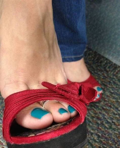214 best images about shoes flip flops n sexy feet on pinterest sexy black heels and pretty toes