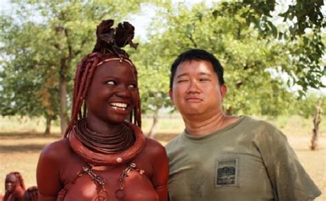 la tribu namibienne où le sexe est offert aux invités et aux étrangers