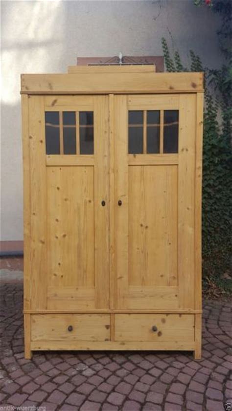 mobiliar interieur schraenke antike originale vor