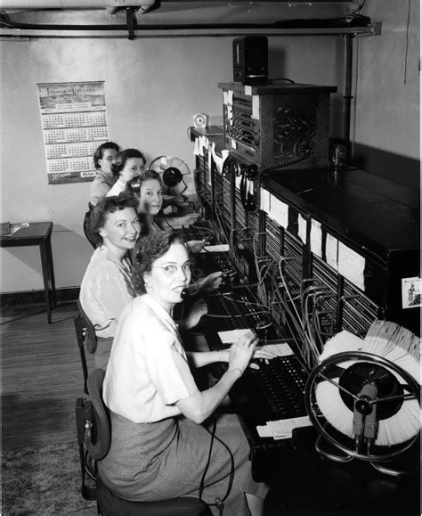 20 vintage photos of women telephone operators at work