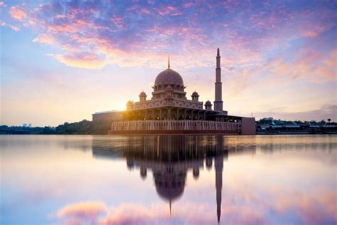 10 Of The Most Beautiful Mosques And The Largest Mosque In