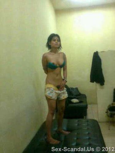 Indonesian Model Novie Amelia Semi Nude Jailhouse Photos