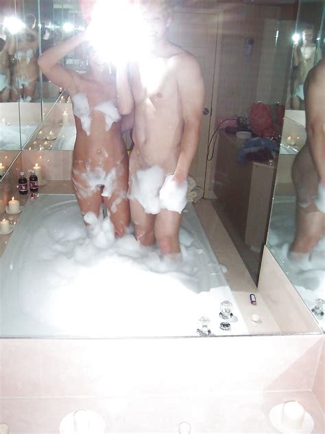 Teen Couple Bubble Bath 13 Pics Xhamster
