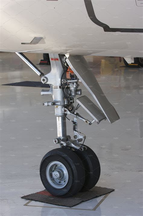detail  private jet landing gear high quality transportation stock