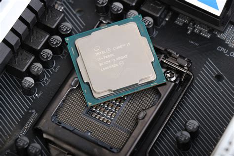 intel   ghz benchmarks leaked outperforms    cpus
