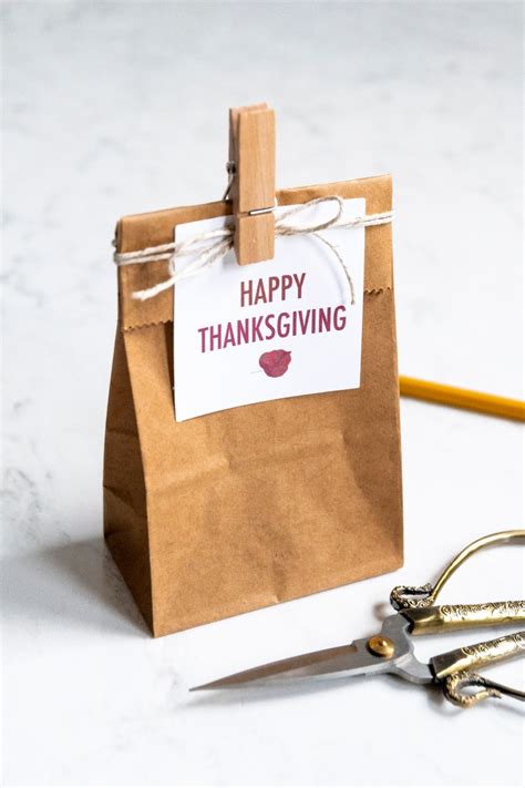 happy thanksgiving  printable gift tags faking  fabulous