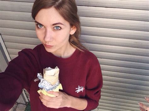 russian women are posing for sexy selfies while holding shawarma