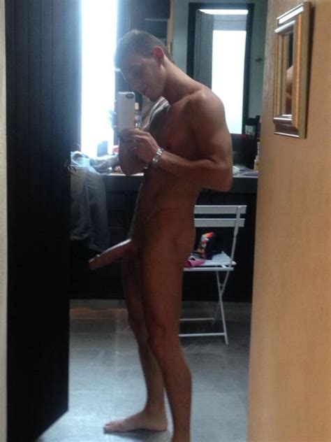 hard muscled men naked cock selfies