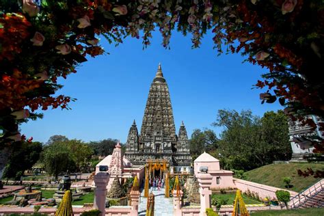 view  tall tower  mahabodhi temple  bodhgaya bihar india asia