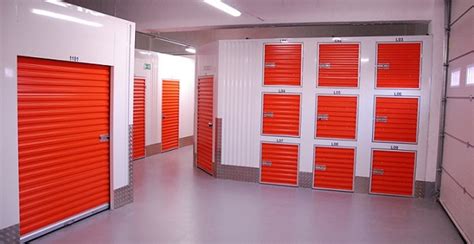 hiring  storage space heres      redcliffe removals