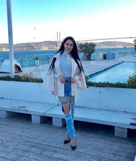 Sadaf Taherian Actress Who Published Photos On Instagram