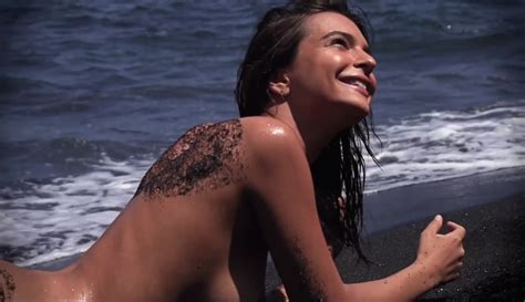 naked emily ratajkowski in gq behind the scenes