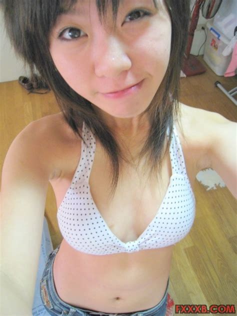 very sexy asian camgirl self cleavage pics nude amateur girls