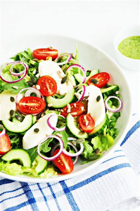 italiaanse salade met pestodressing
