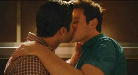 ‘glee’ Kurt And Blaine Kiss In The Elevator — Season 6