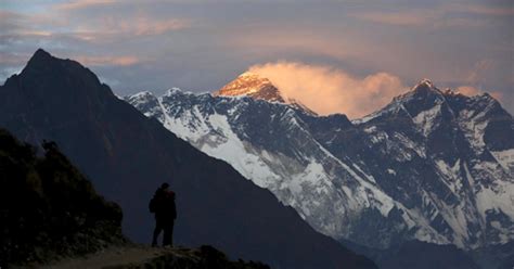 mount everest deaths prompt questions   altitude sickness      dangerous