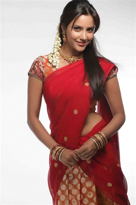 actress gallery 2011 priya anand cute in half saree