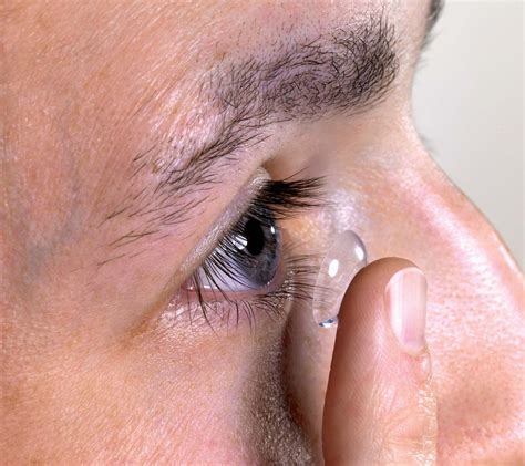 contact lens types benefits risks britannica