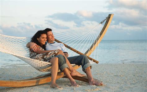 Summer Adventure Loving Couple Romance Sea Beach Wallpaper Hd 3840x2400
