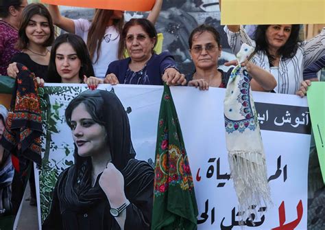 iran toll  anti hijab protests    govt orders internet shutdown