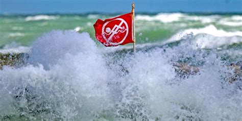 Dangerous Rip Currents Claim 2 Lives Along Floridas Daytona Beach