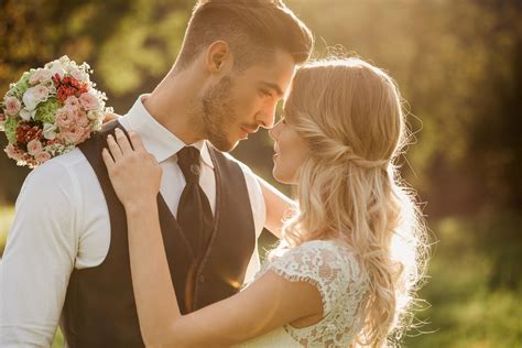 wedding guests reveal  moment  knew  marriage  doomed  independent